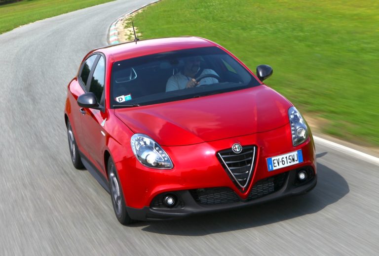Alfa Romeo Giulietta Quadrifoglio Verde: Glamorous Grown-Up Hot Hatch
