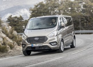 Ford Tourneo Custom LWB: Agile, Versatile People Mover