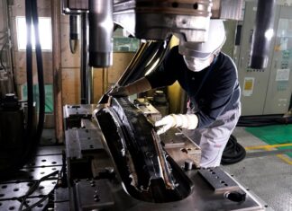 Nissan’s Cost-Effective Carbon-Fibre Construction